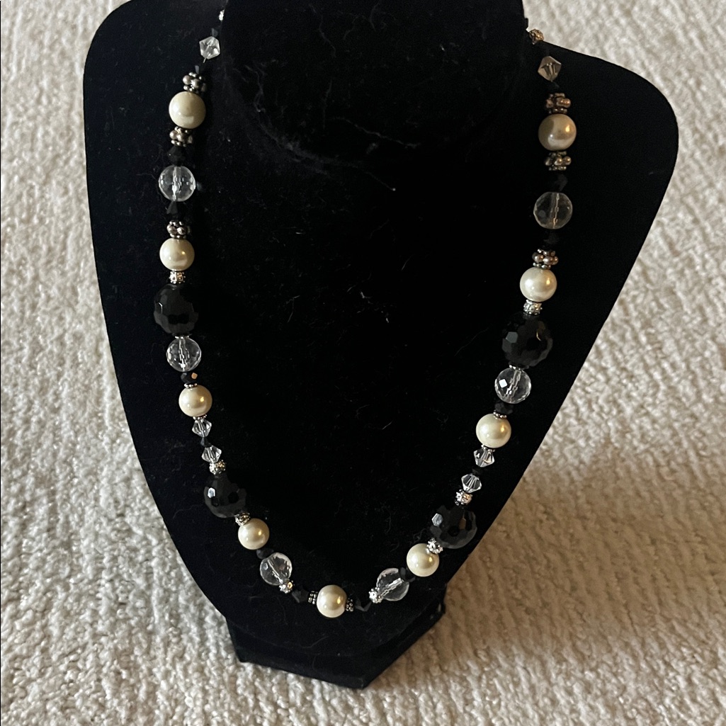 Cezanne Black And White Beaded Necklace 13$
